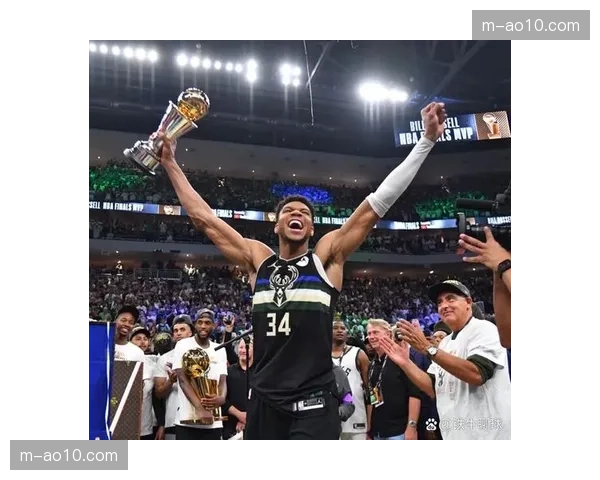 雄鹿字母哥留队但阵容老化 冲击附加赛成赛季现实目标